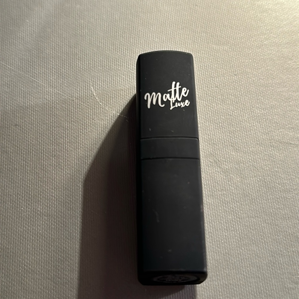 Tony dash lipstick in angel